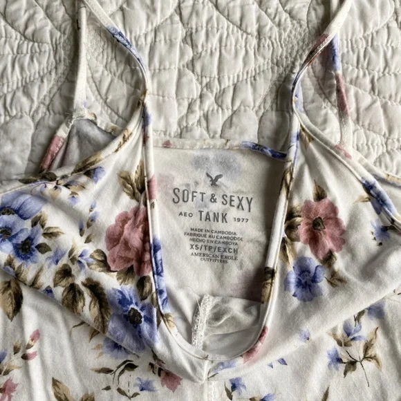 American Eagle Soft & Sexy Floral Tank - Picture 4 of 4